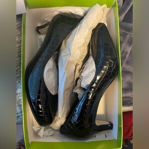 Walking cradle Joy black patten shoes